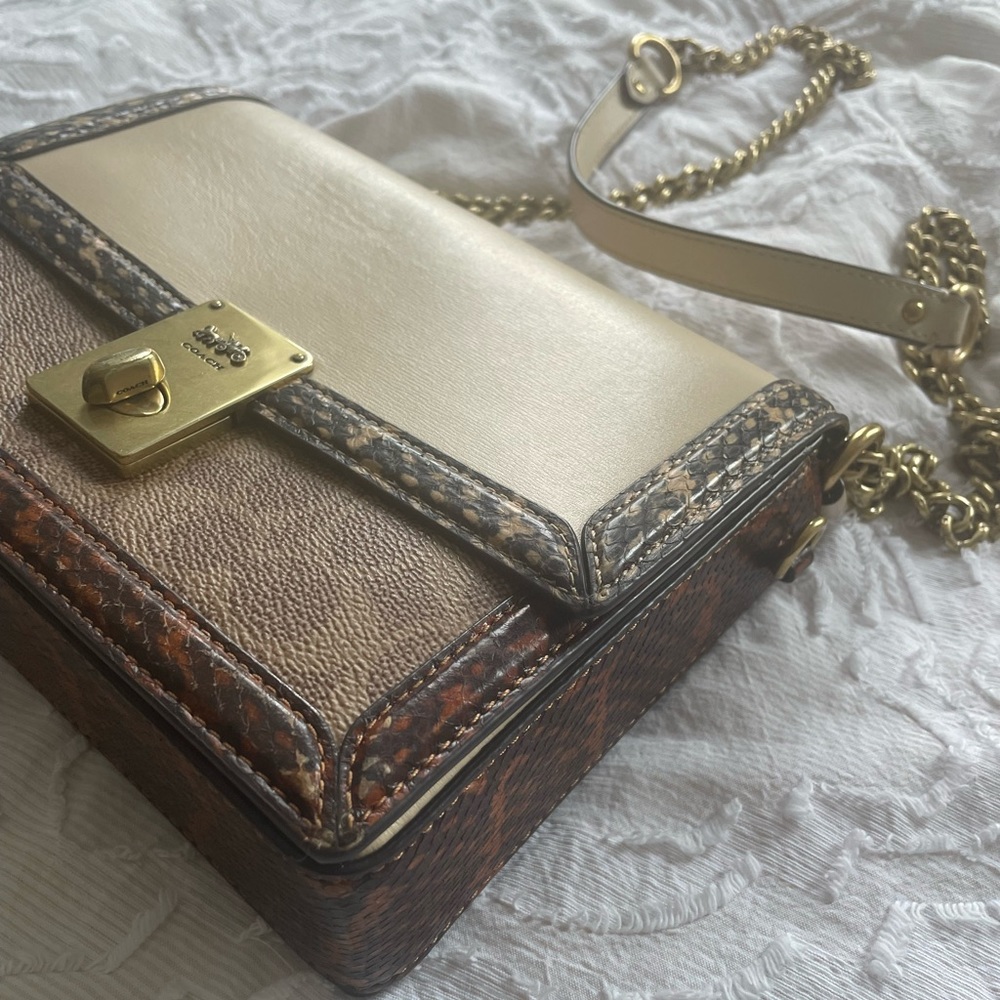 Coach Hutton Shoulder Bag